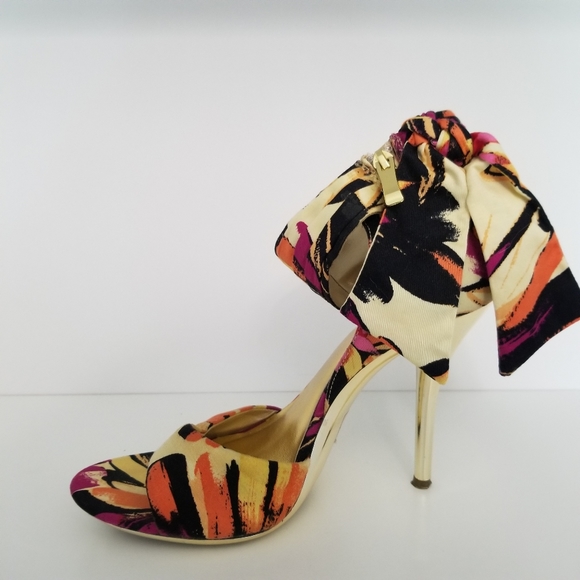 Icora Ankle Strap Sandal Heels with Bow - Picture 3 of 11
